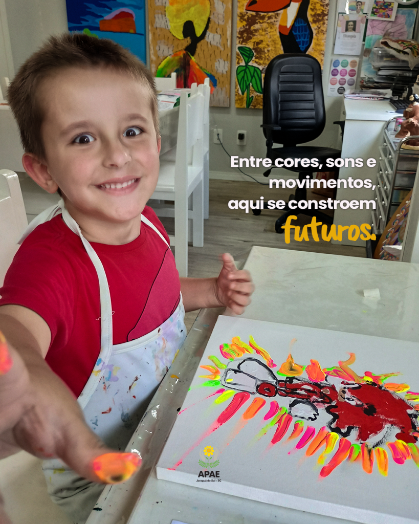 Entre tintas, pincéis e notas musicais,